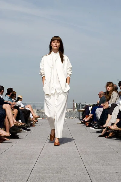 Look 8